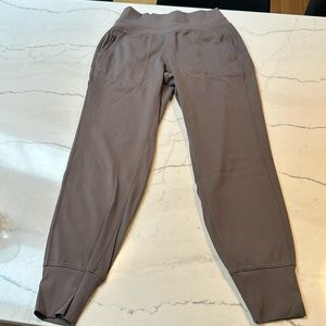 Athleta Venice jogger size XS in taupe/brown neutral color.